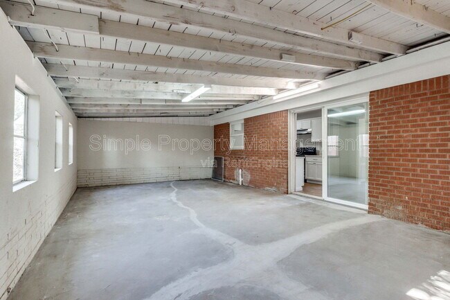 Building Photo - 813 S Midwest Blvd