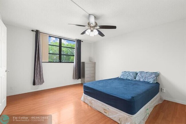Building Photo - 6575 W Oakland Park Blvd