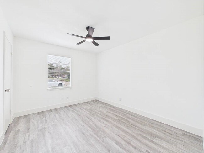 Building Photo - 5814 Fontenelle Dr