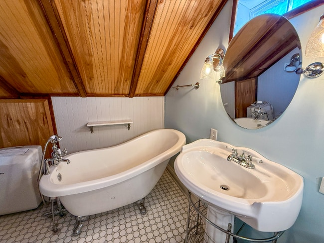 Building Photo - 301 Ragland St