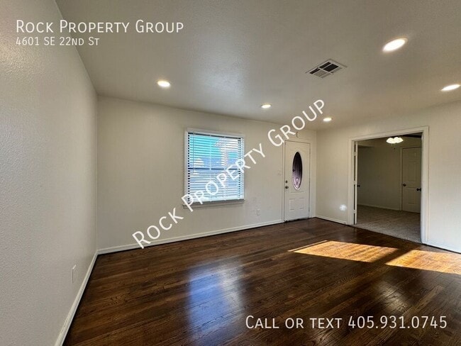 Building Photo - 4601 SE 22nd St