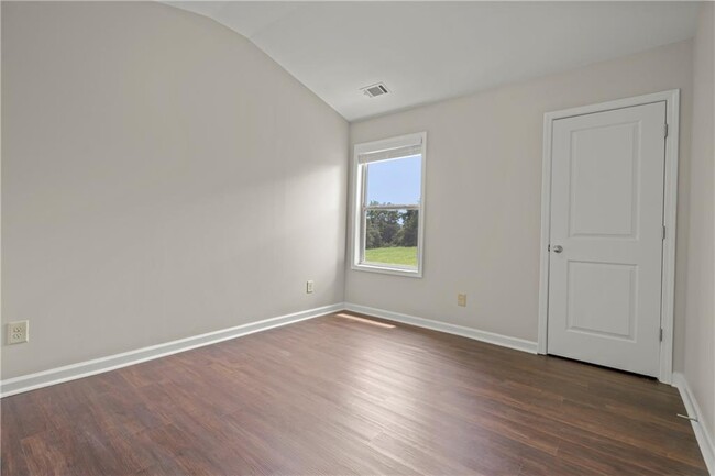 Building Photo - 4940 Breezewood Cir