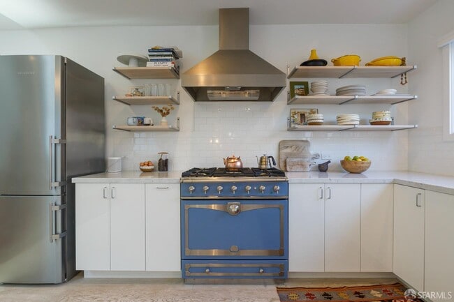 Building Photo - 449 Gates St