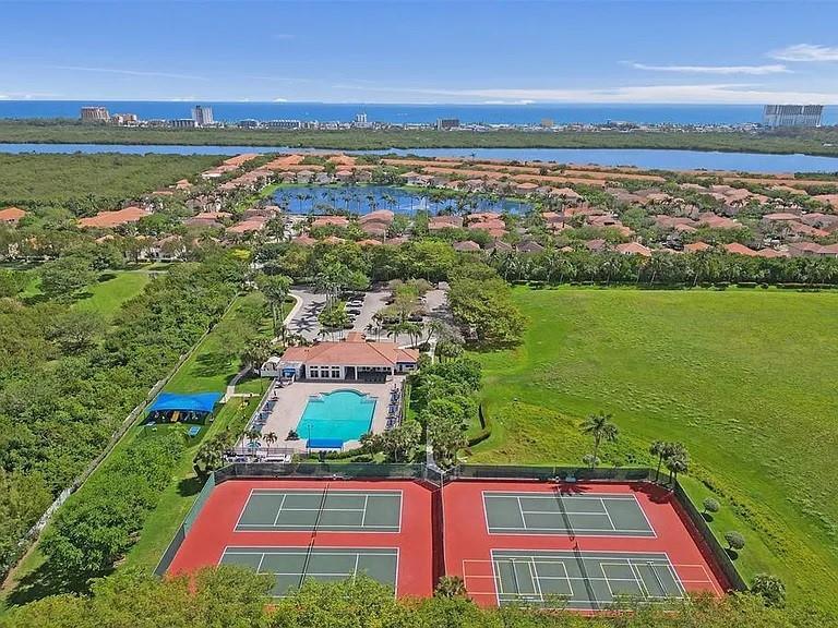 Building Photo - 1055 Yellow Birch Ter