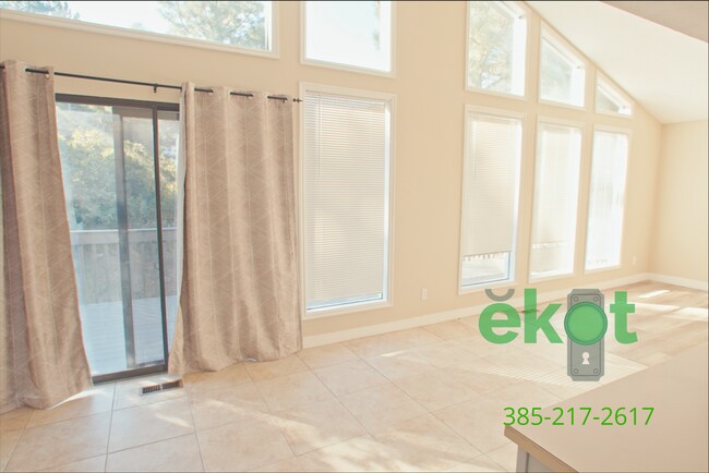 Building Photo - Spacious 5 Bedroom Home in Cottonwood Heights