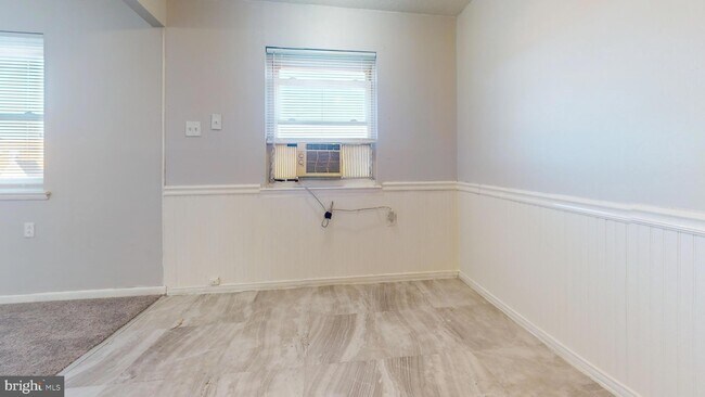 Building Photo - 10722 Gifford Ave