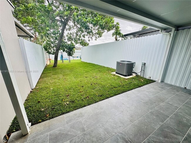 Building Photo - 7157 W 19th Ct