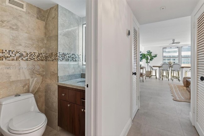 Building Photo - 2899 Collins Ave