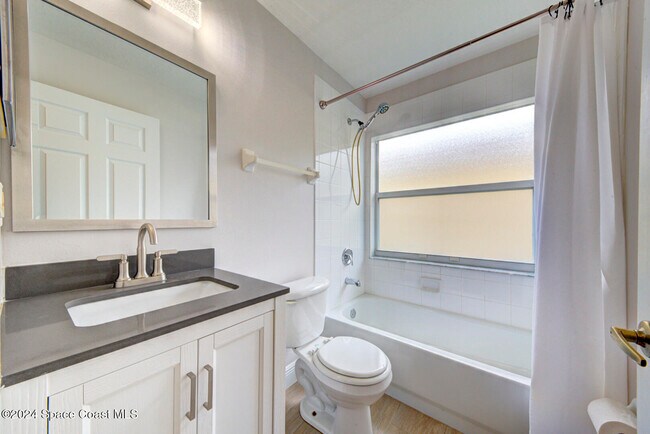 Building Photo - 1085 Sedgewood Cir