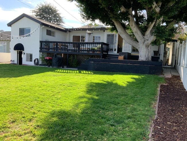 Building Photo - Beautiful single family home in Upper Holl...