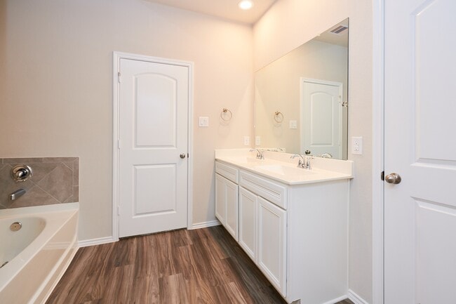 Building Photo - 9291 Inland Leather Ln
