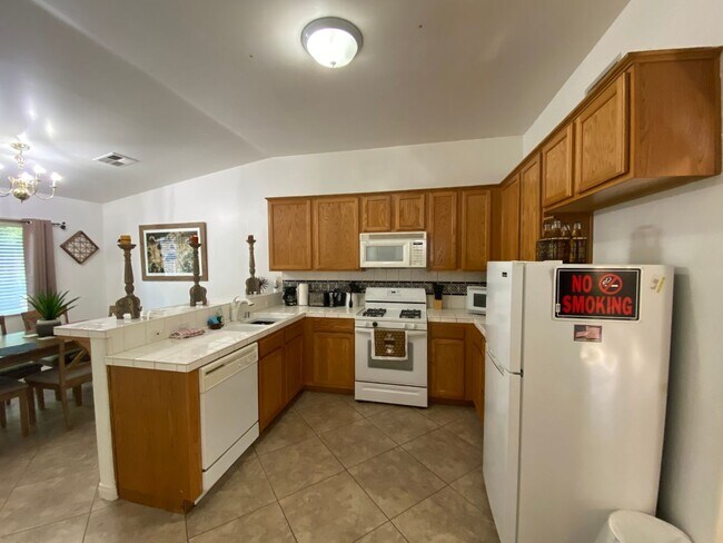 Building Photo - Gated Community of Grand Island in Seven Oaks 2 BD 2 BA Gorgeous House