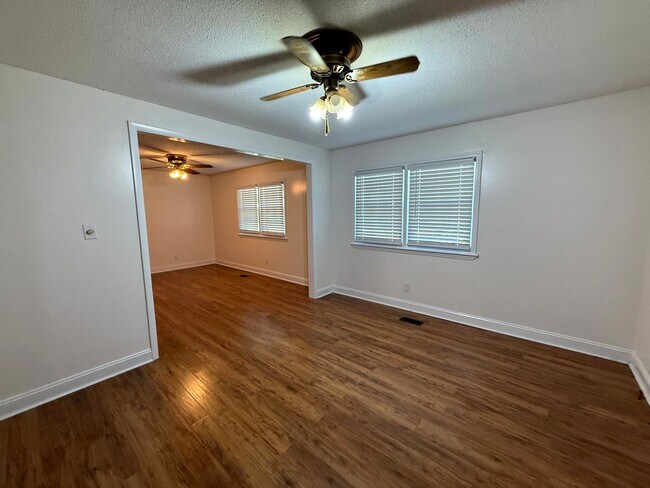 Building Photo - 6441 Kincross Ave