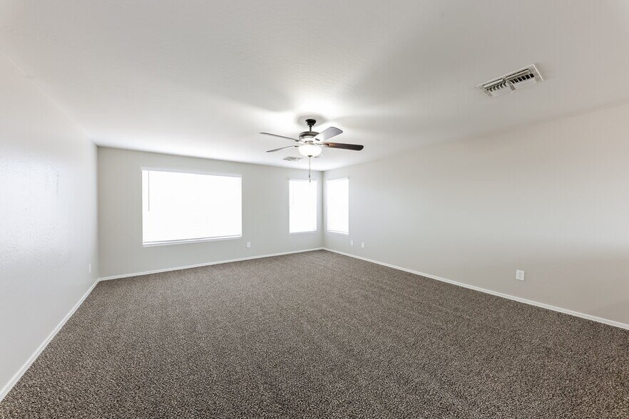 Building Photo - 11814 W Poinsettia Dr