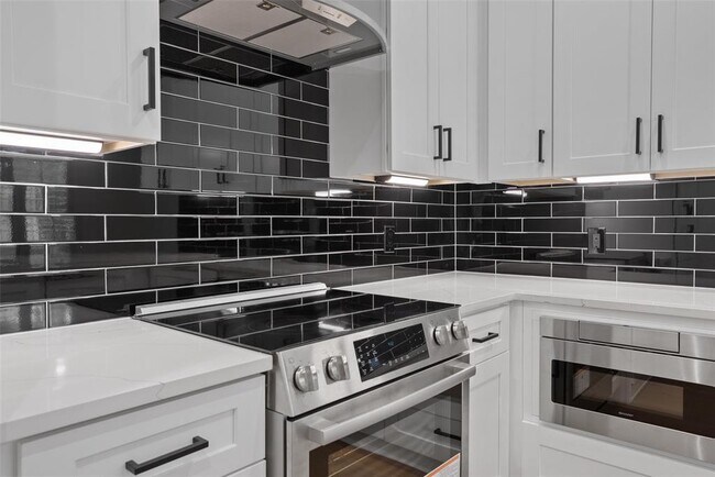 Building Photo - 4231 Westlake Dr