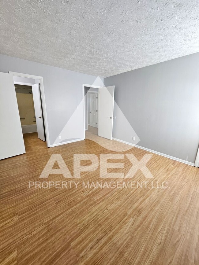 Building Photo - Convenient 2 Bd-1.5 Townhouse in WEST KNOX...