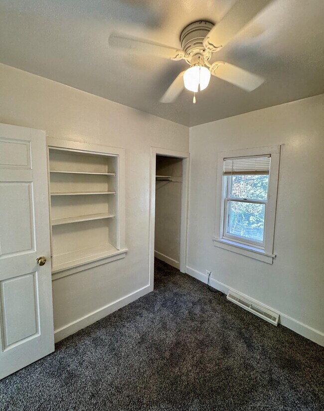 Building Photo - 2 Bedroom Home with Partially Finished Bas...