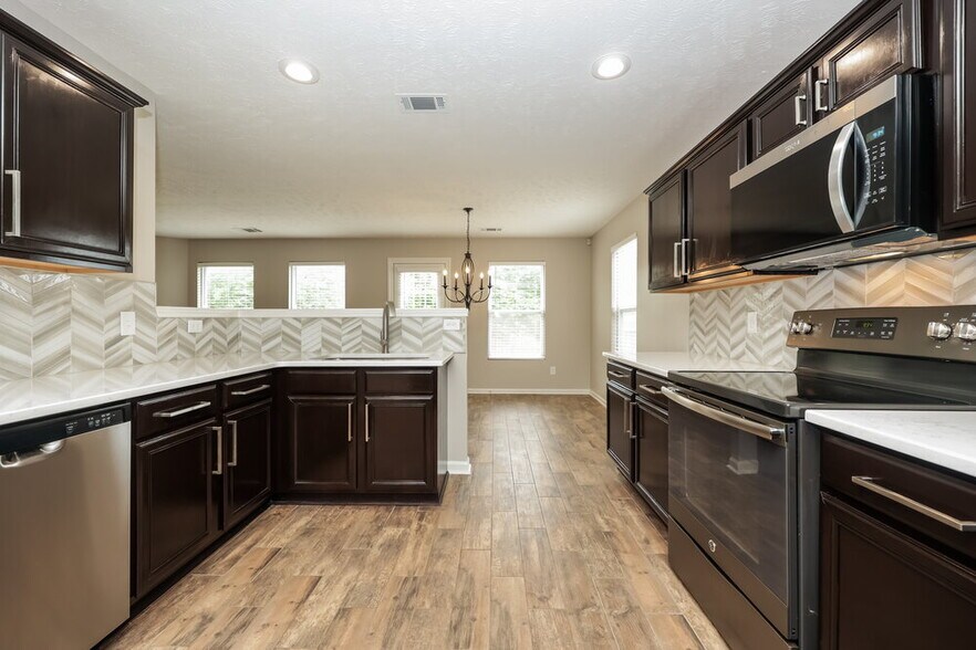 Building Photo - 413 Creek Oak Dr