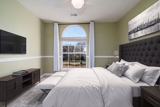 Building Photo - Your Modern West Ashley Retreat!