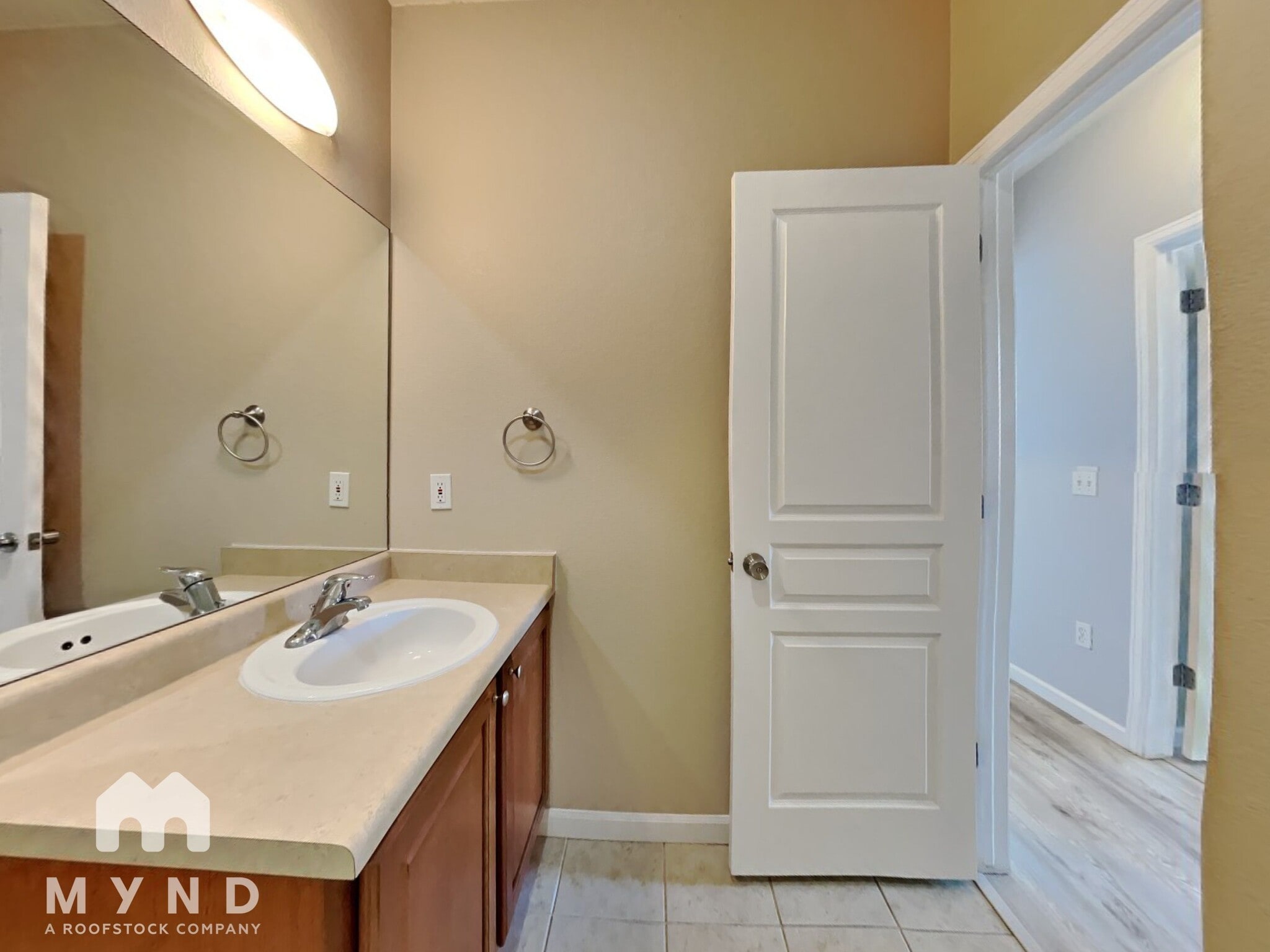 Building Photo - 803 E 98th Ave