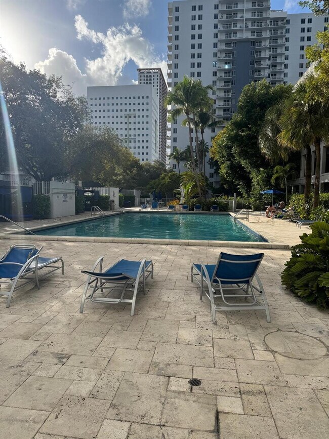 Building Photo - 850 N Miami Ave