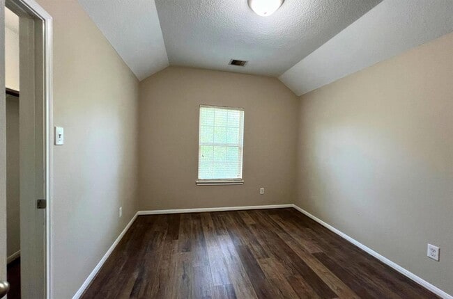Building Photo - 15919 Angler Bend Dr