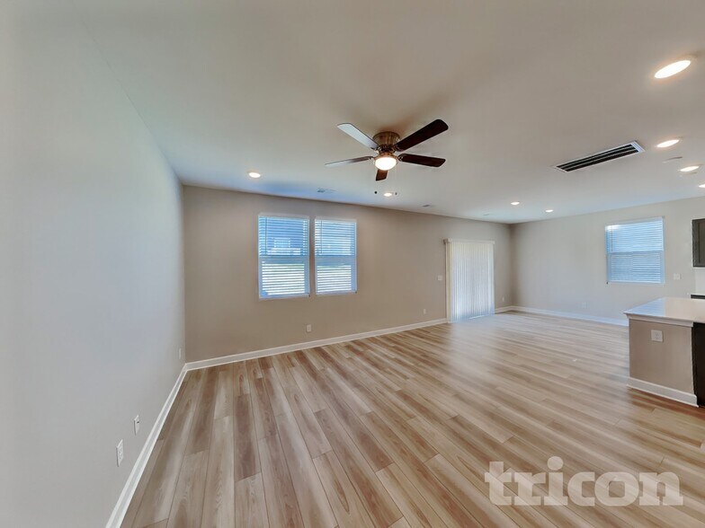 Building Photo - 251 W Millbrook Dr