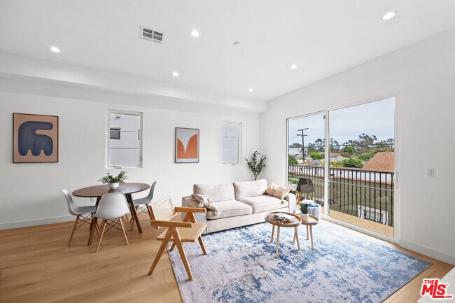 Building Photo - 2324 S Dunsmuir Ave