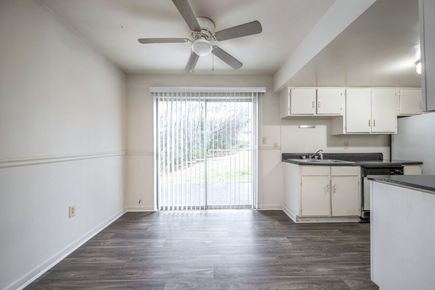 Building Photo - Woodside Apartments