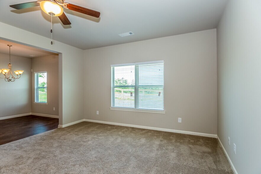 Building Photo - 133 Fern Walk