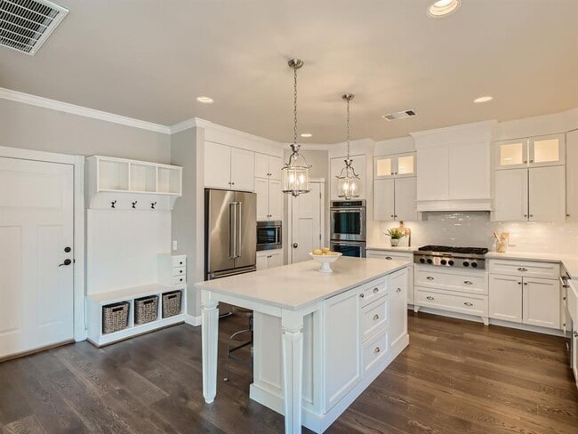 Building Photo - 8915 Spicebrush Dr