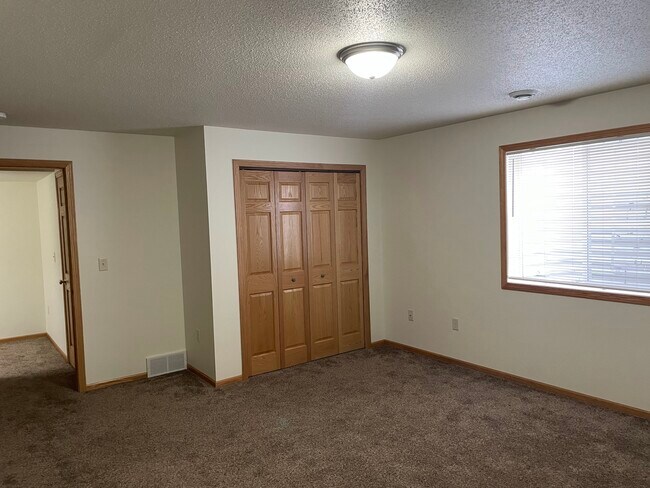 Building Photo - 1900 Crooked Ave