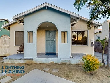 Building Photo - 2134 Cloverdale Ave