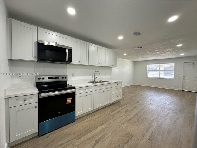 Building Photo - 116 NW 2nd Ave