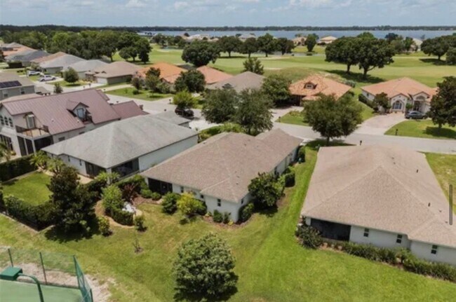 Building Photo - 30429 Island Club Dr