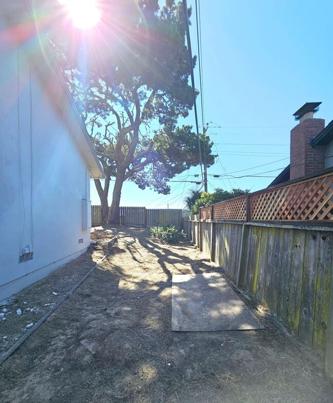 Building Photo - Remodeled 3-bed/2-bath Single Family Home ...