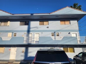 Building Photo - 210 W 68th St