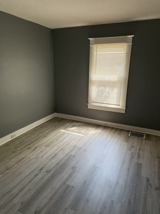 Building Photo - Cozy 3BR/1Ba house with unfinished basement- LEASING SPECIAL - MOVE IN BY 5/31/2026 AND RECEIVE 2...