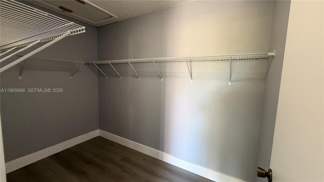 Building Photo - 530 S Park Rd