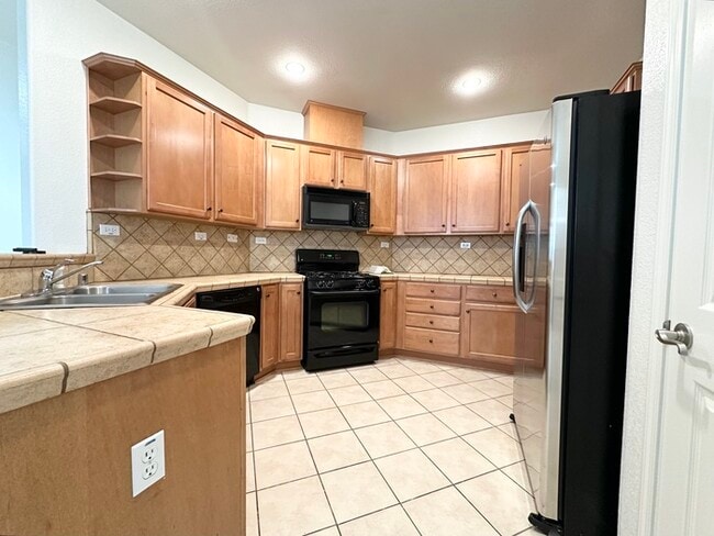 Building Photo - Spacious 3 bedroom 2 bath home in Rancho Cordova!!