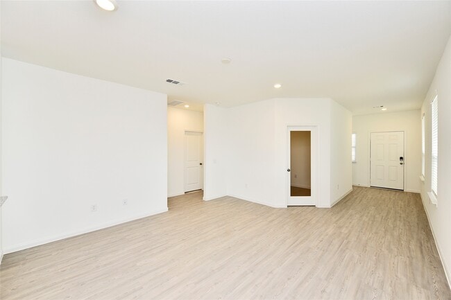 Building Photo - 26386 Cedar Sedge Dr