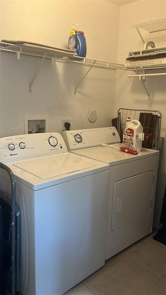 Building Photo - 4932 Tradewinds Ter