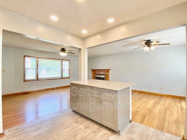 Building Photo - 137 Tanglewood Dr