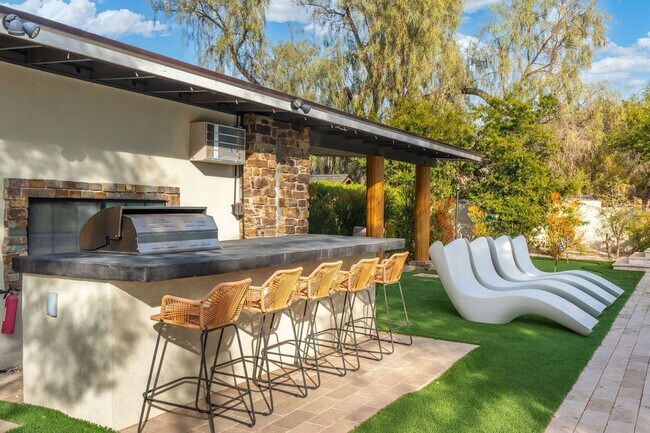 Building Photo - 4129 E Palo Verde Dr