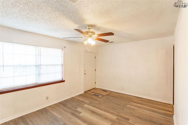 Building Photo - 2939 Moffett Ave