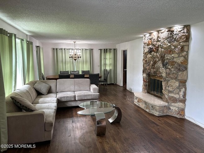 Building Photo - 564 Monmouth Pl