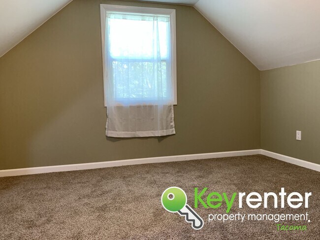 Building Photo - Recently Remodeled 3bd/1.5Bath Tacoma House!