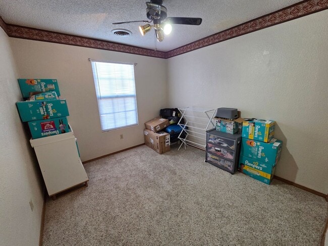 Building Photo - Large 4 Bdrm/3 Bath Home Close to Holloman AFB