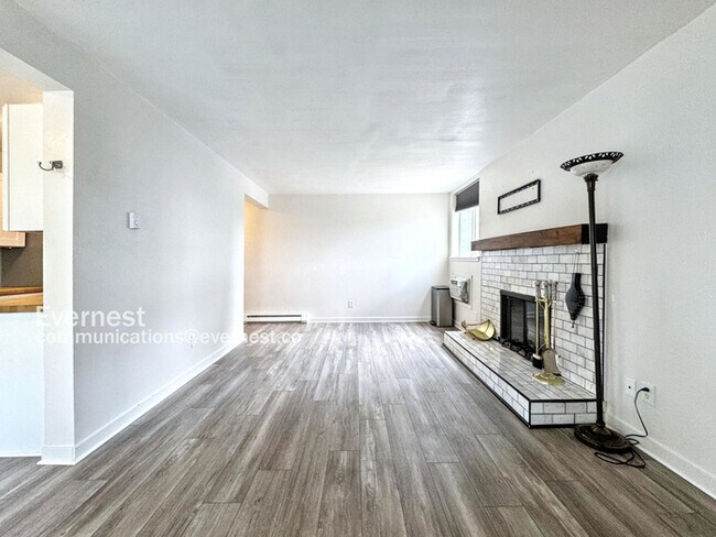 Building Photo - 17505 E Mansfield Ave
