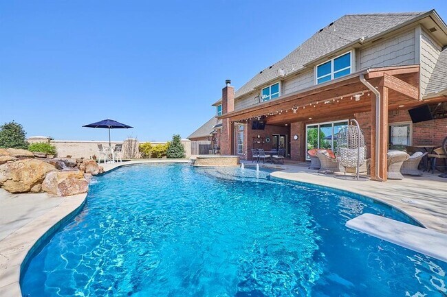 Building Photo - 13300 SW 38th St